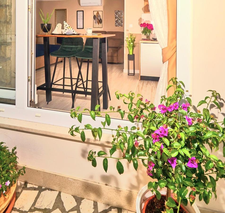 Appartement By The For 2