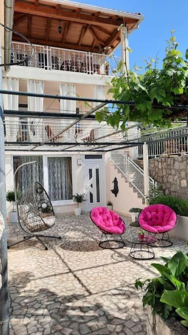 Appartement By The For 2