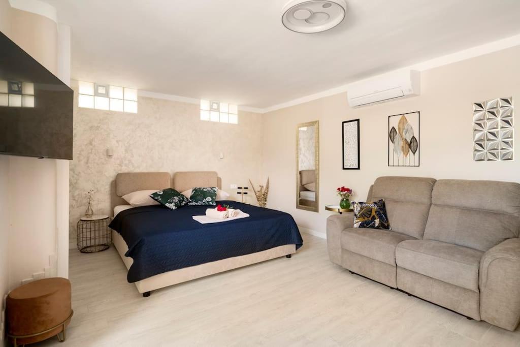 Appartement By The For 2