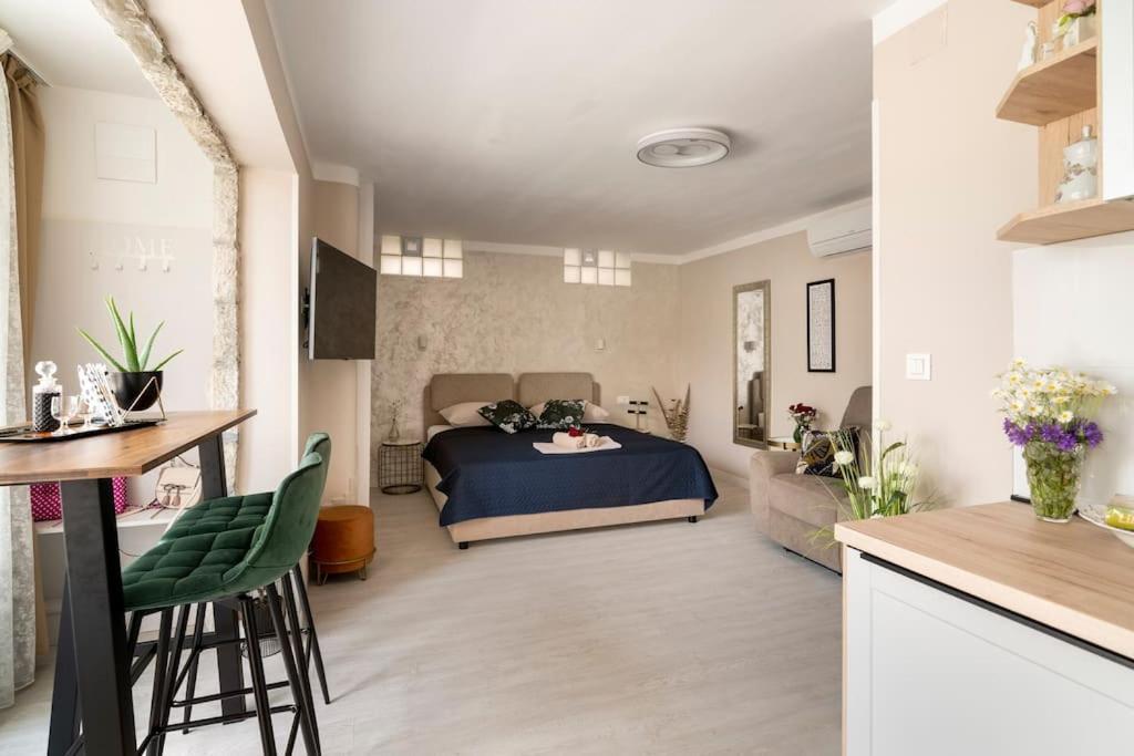 By The For 2 Appartement