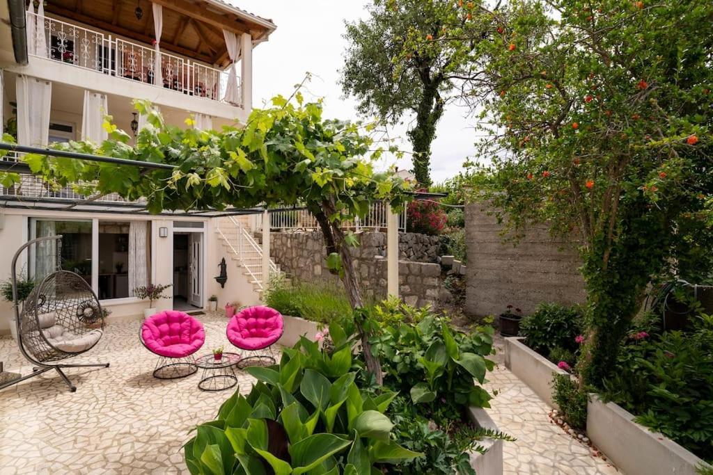 Appartement By The For 2 *